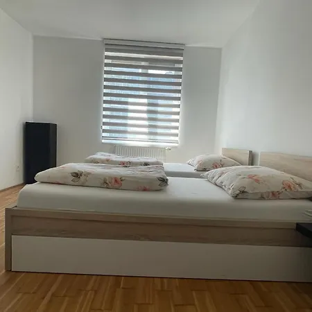 Gemuetliche An Der Donau - Barrierefrei アパート リンツ